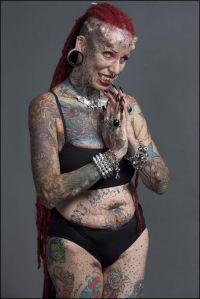 Maria Jose Cristerna, a osé poussé tatouage et piercing à l'extrême et devenu la femme vampire