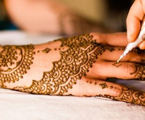 réalisation tatouage au henné